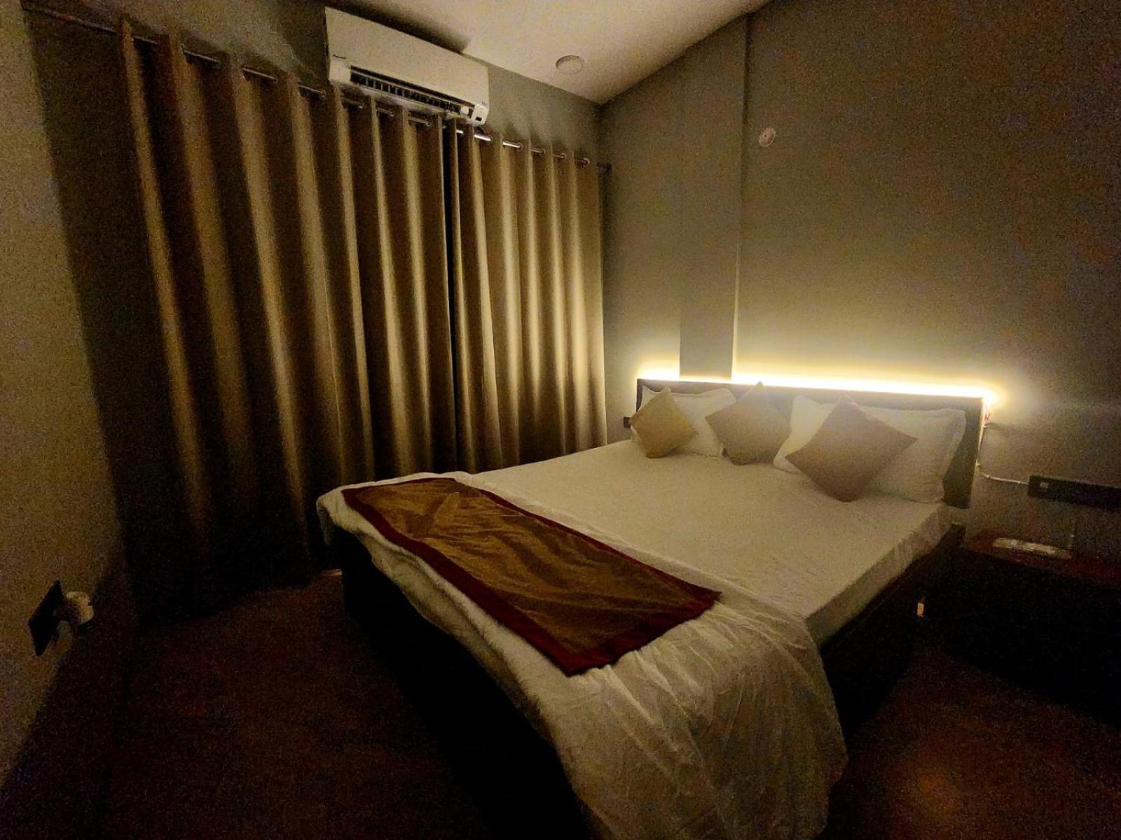 Genz Villa Ll Swimming Pool Ll Ac Ll Bbq Ll 2Bhk 罗纳瓦拉 外观 照片